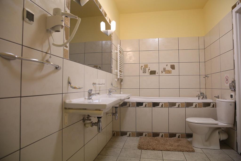 Bed and Breakfast Roskosz Zespol Dworsko Parkowy Biała Podlaska Exteriér fotografie